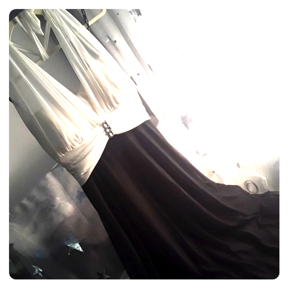 🖤BEAUTIFUL Formal Dress🖤 - Picture 1 of 8